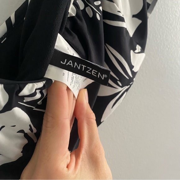 Women’s 10 Floral Jantzen One Piece Swimsuit - Picture 4 of 5